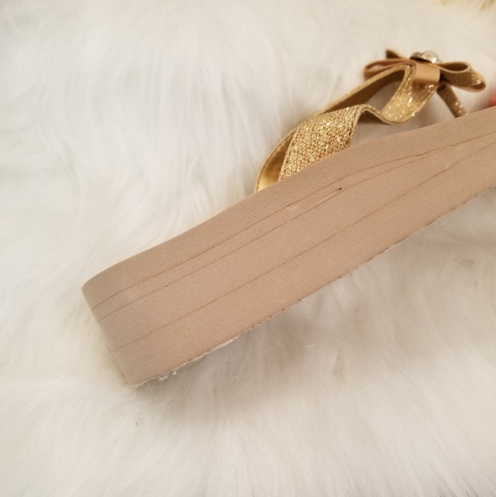 🌻🌺🌻GUESS BOW FLIP FLOP WEDGES!! - Picture 6 of 7